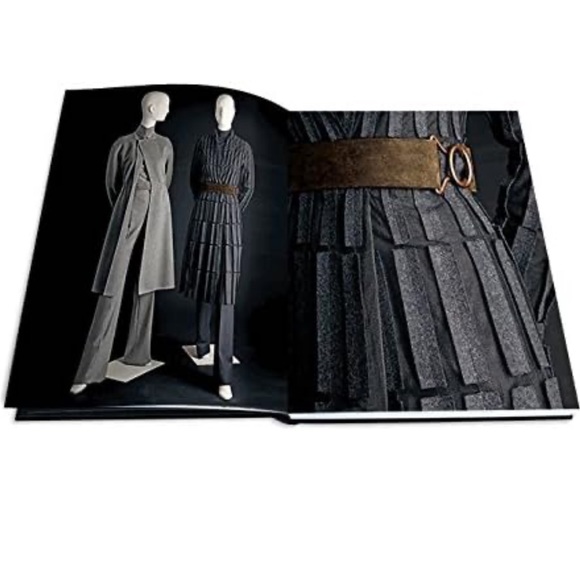 AKRIS HARD COVER COFFEE TABLE BOOK - Picture 5 of 9